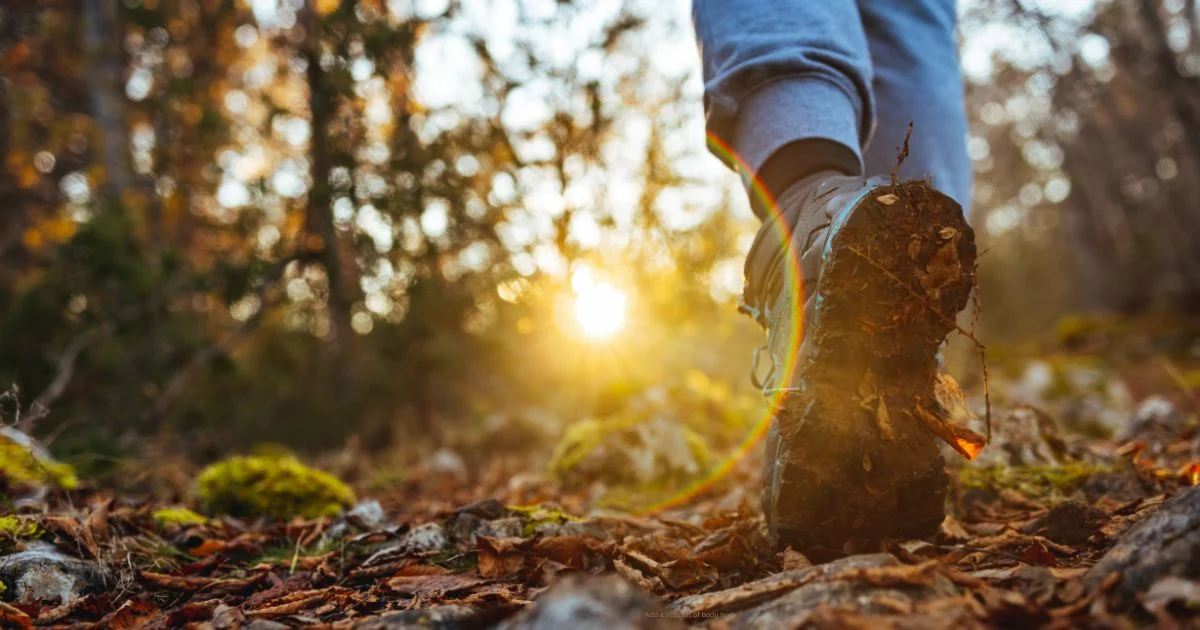 man's boots walking on the earth, niio dance